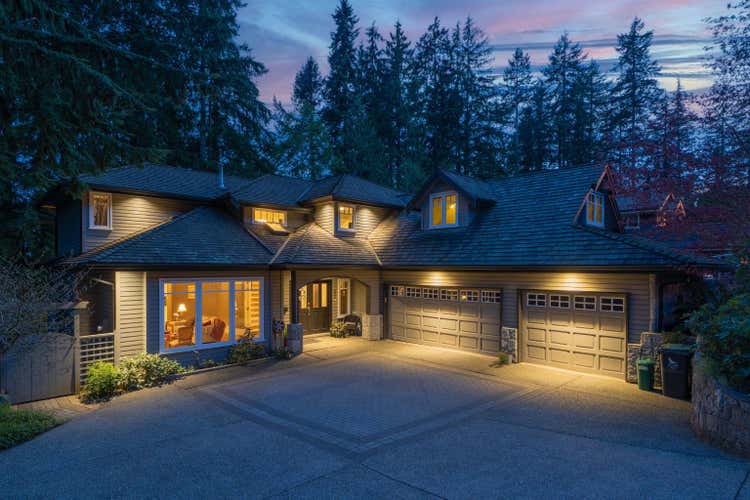 801 REGAL CRESCENT, North Vancouver BC V7K 2X9