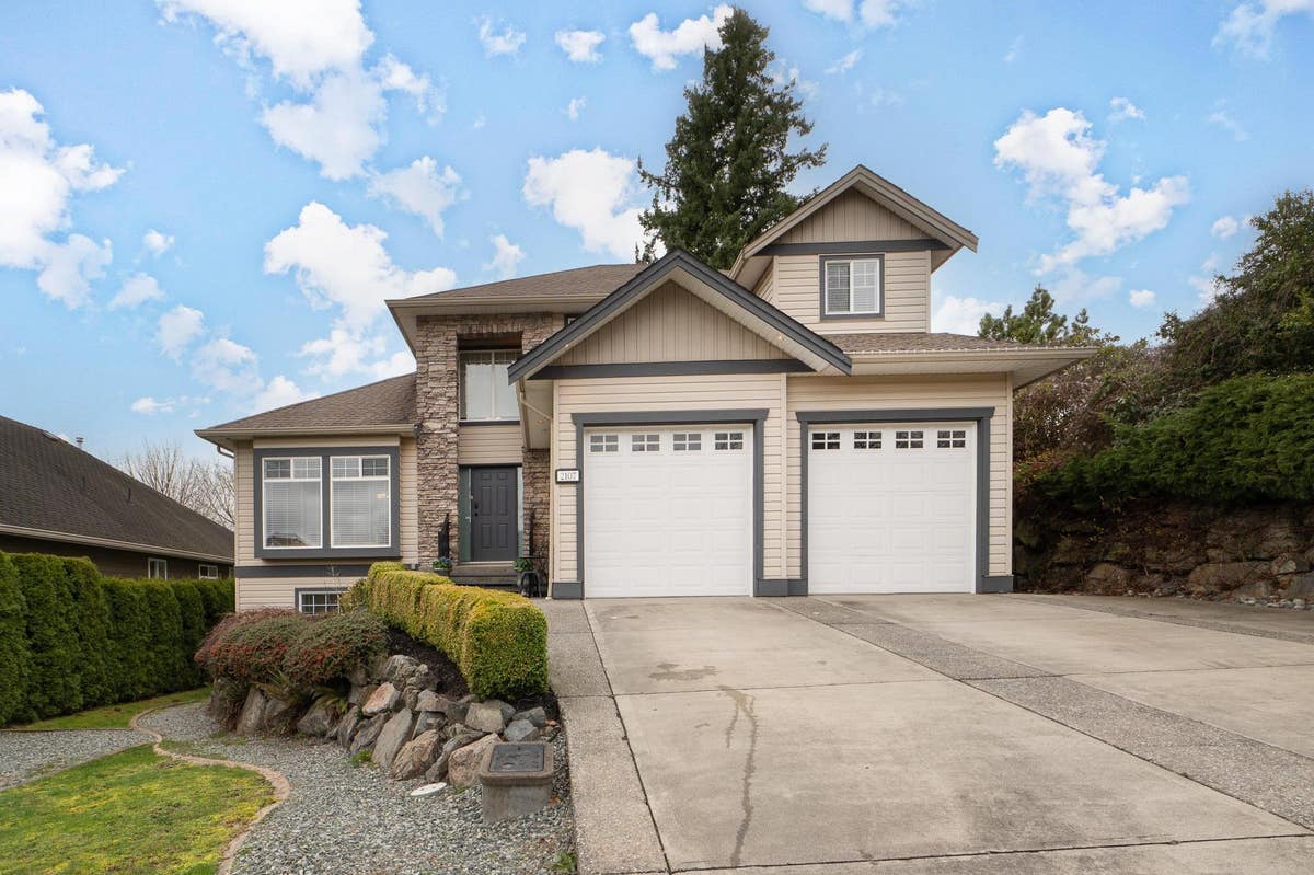 2107 Essex Dr  