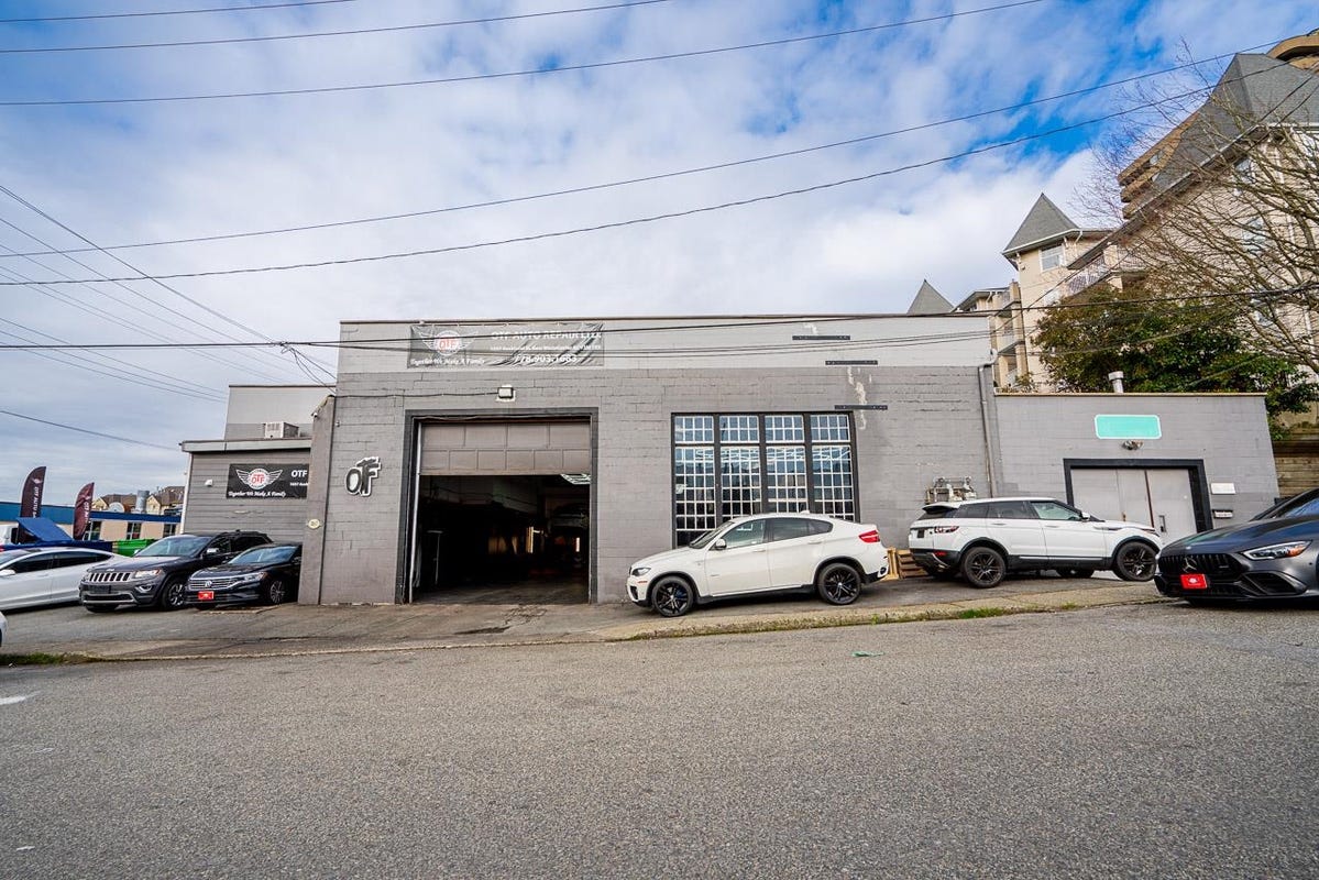 1037 AUCKLAND STREET