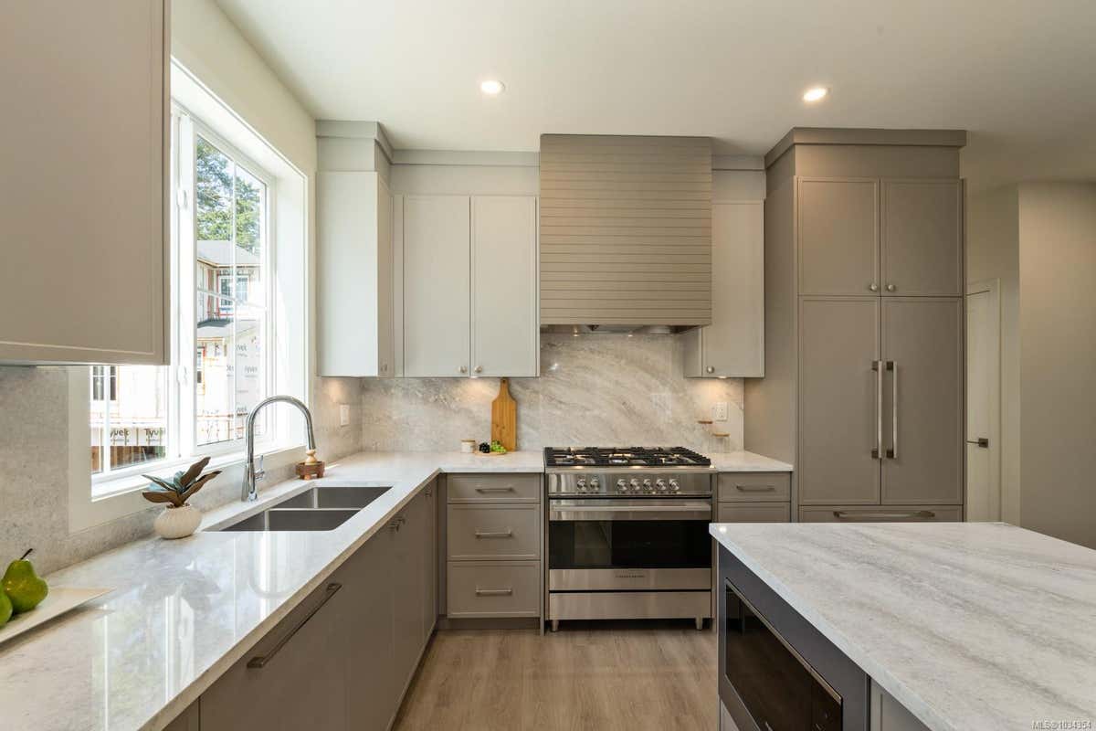 111-2770 VANTILBURG CRES