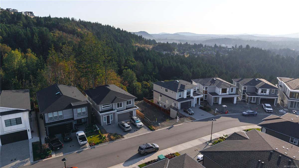 1410 SANDSTONE LANE