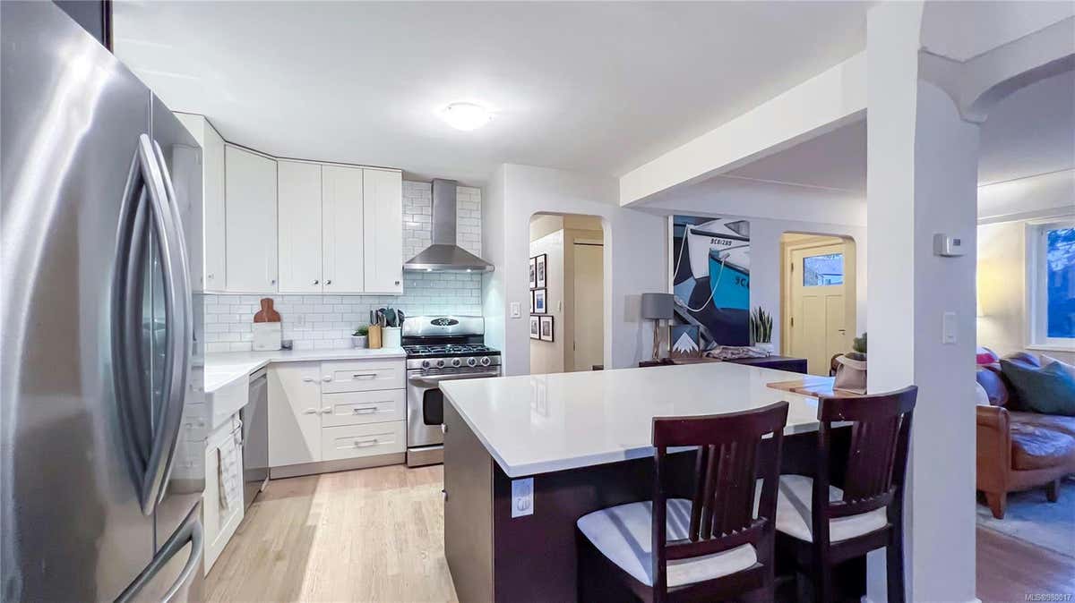 1143 Greenwood Ave A, Esquimalt BC V9A 5L9, Esquimalt, BC V9A 5L9