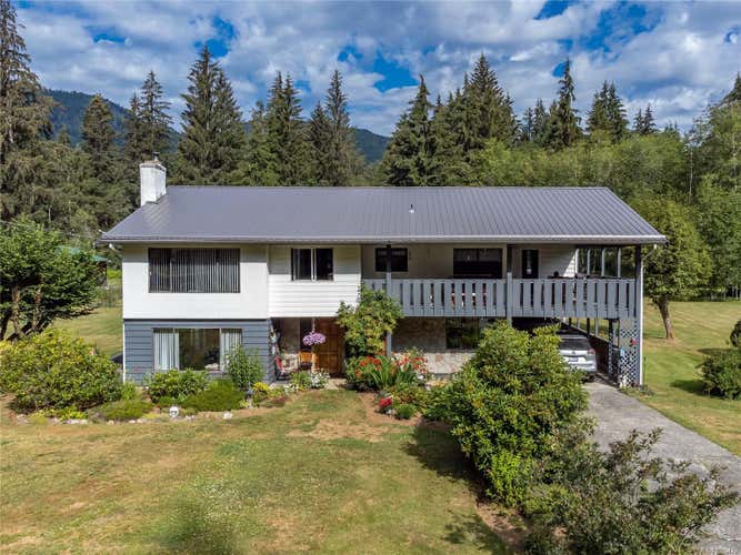 1301 Sayward Rd, Sayward BC V0P 1R0