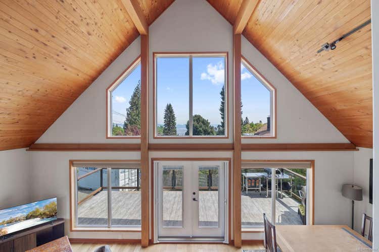 1869 Fern Rd, Courtenay BC V9J 1W8