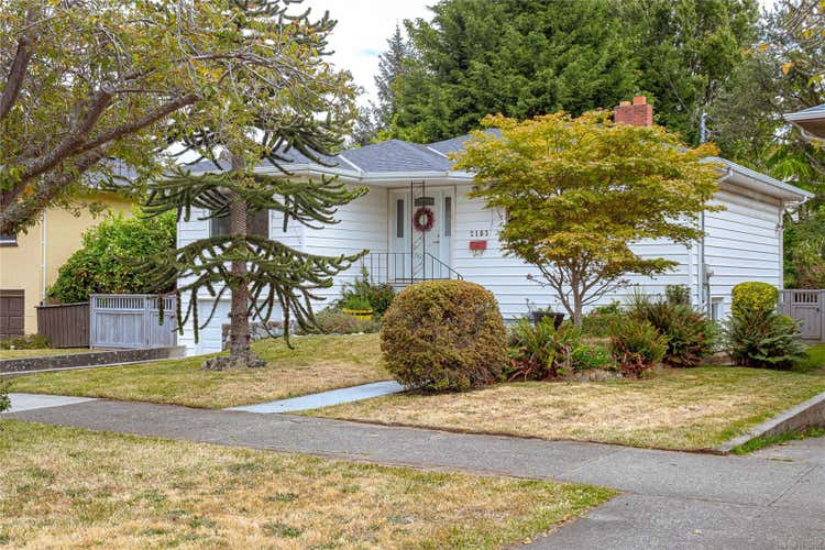 2183 Epworth St, Oak Bay BC V8R 5L2