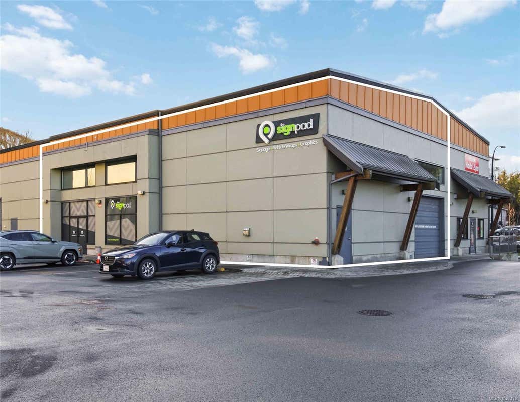 103/105-2675 WILFERT RD