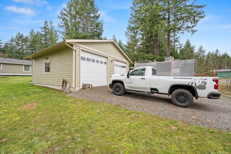 1888 BATES Rd, Courtenay BC V9J 1X4