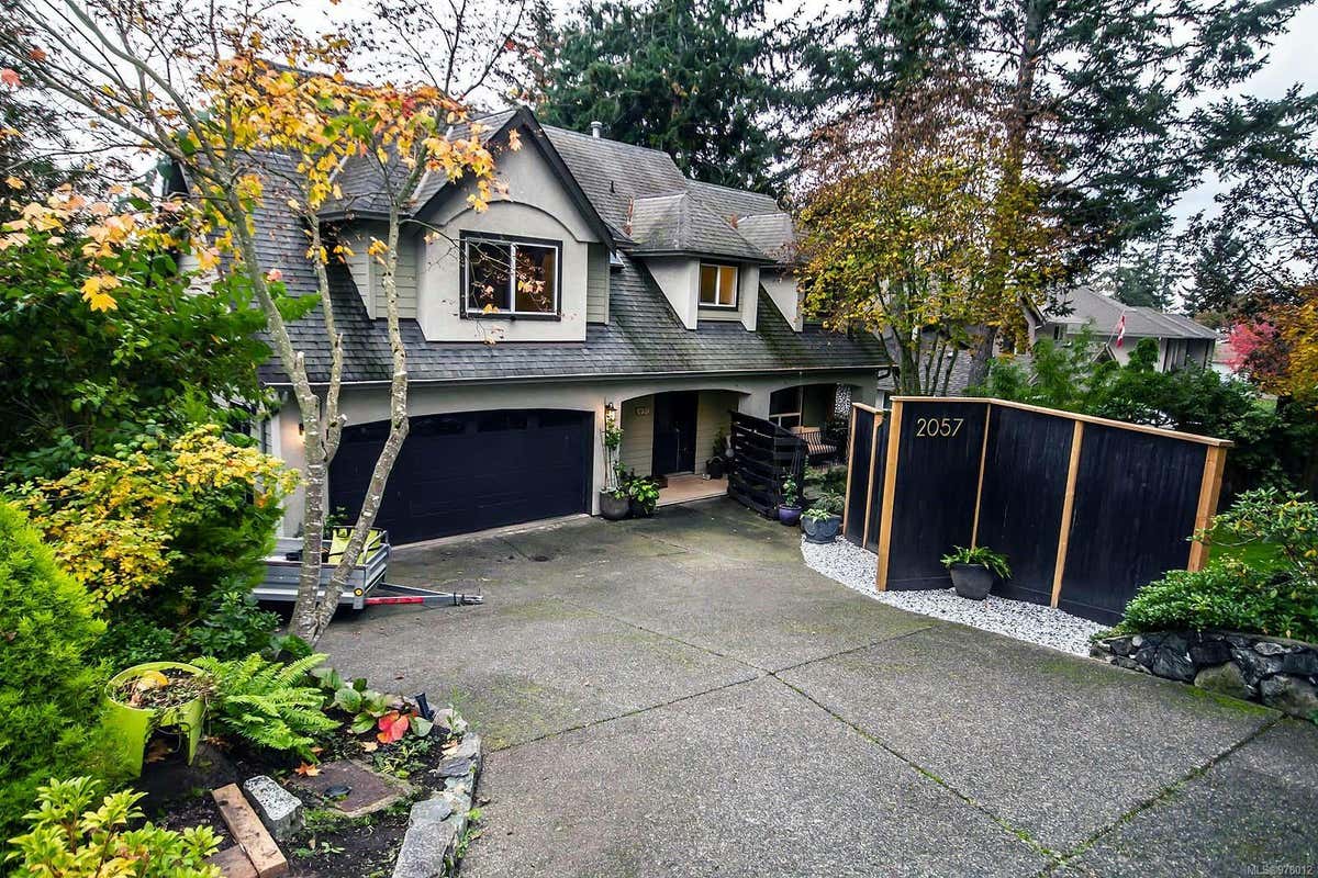 2057 Highland Rd, View Royal BC V9B 6H8, View Royal, BC V9B 6H8 House