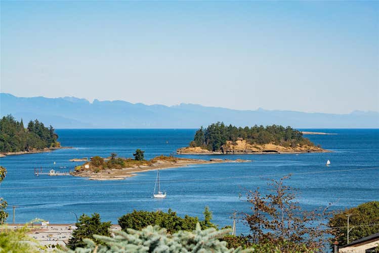 2710 Glenayr Dr, Nanaimo BC V9S 3S4