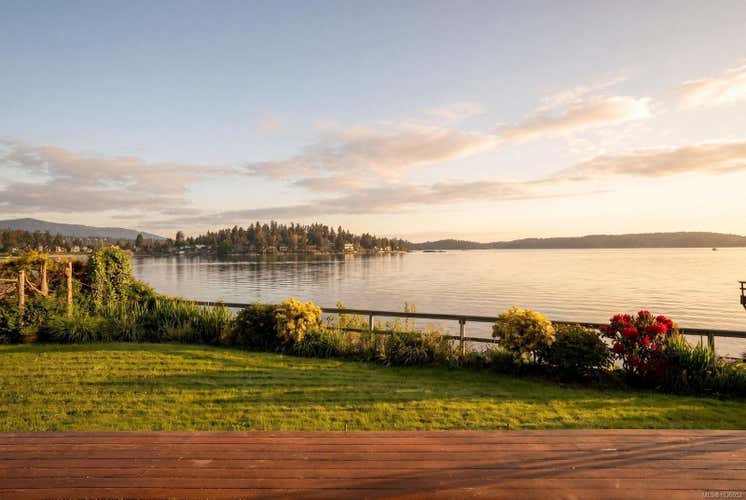 2444 Whidby Lane, Sidney BC V8L 2K3