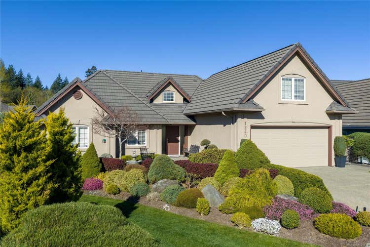 1240 Prestwick Pl, French Creek BC V9P 2W2