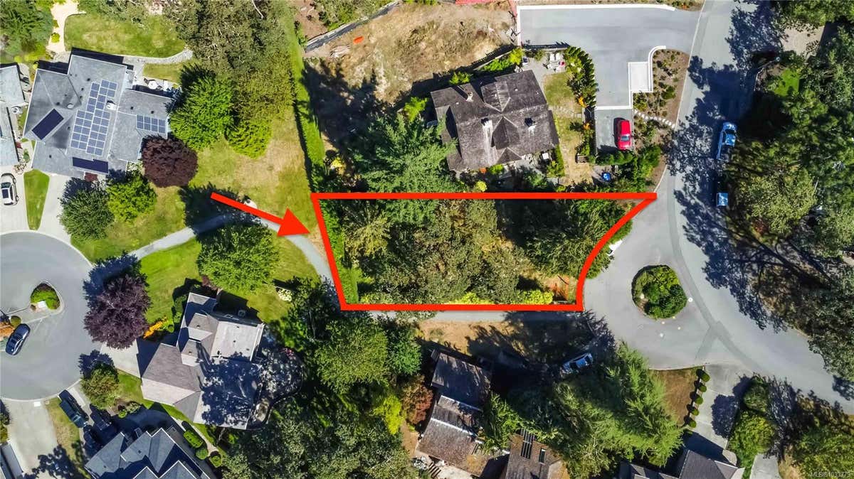 933 WOODHALL DR