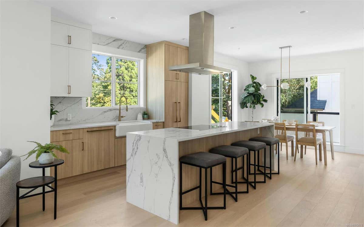 820 Dunsmuir Rd 1, Esquimalt BC V9A 5B7, Esquimalt, BC V9A 5B7 Property For Sale RE/MAX 975174