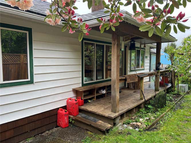 1158 Discovery Cres, Tahsis BC V0P 1X0