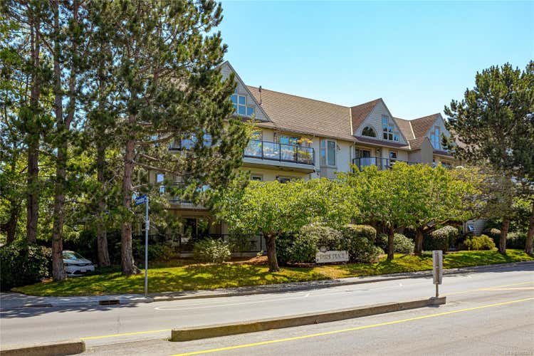 2211 Shelbourne St # 201, Victoria BC V8R 4K9