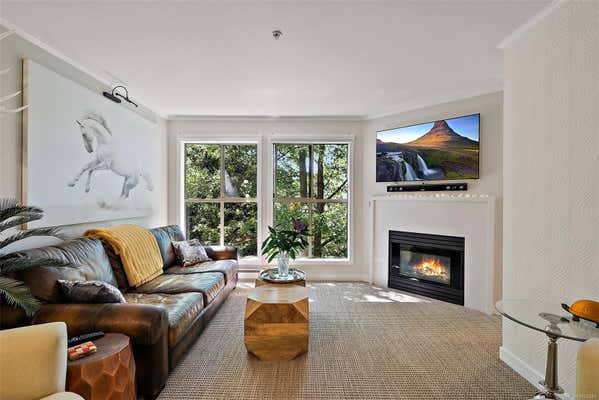 305-3363 GLASGOW AVE, SAANICH, BC V8X 1M5, photo 1