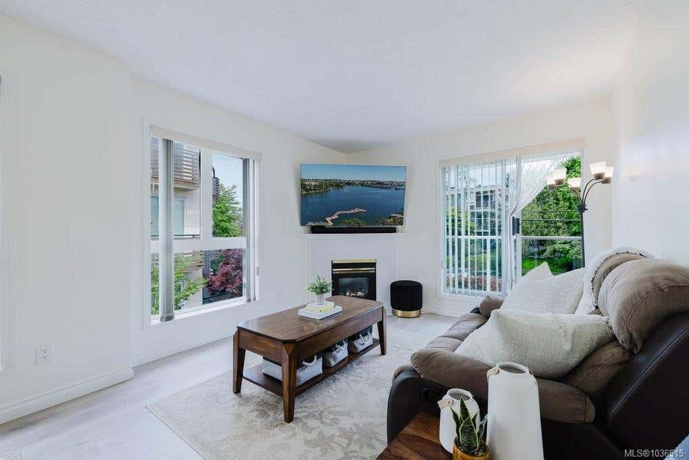 301-331 BURNSIDE RD E, VICTORIA, BC V9A 1A6, photo 1