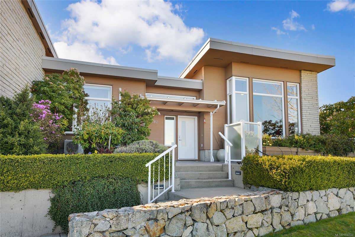 5392 SAYWARD HILL CRES