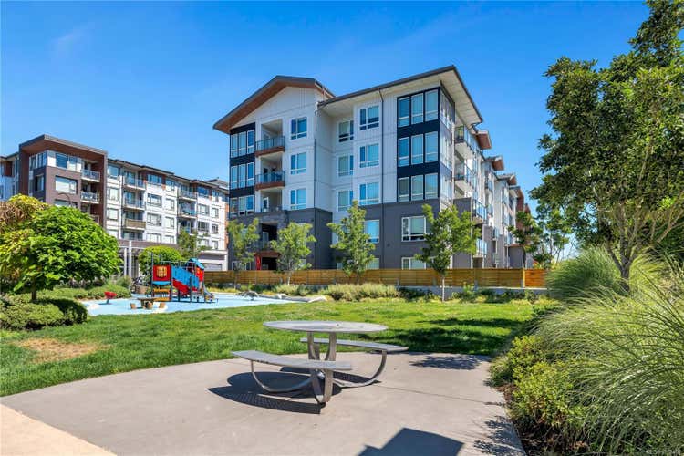 940 REUNION Ave # 312, Langford BC V9B 0W6