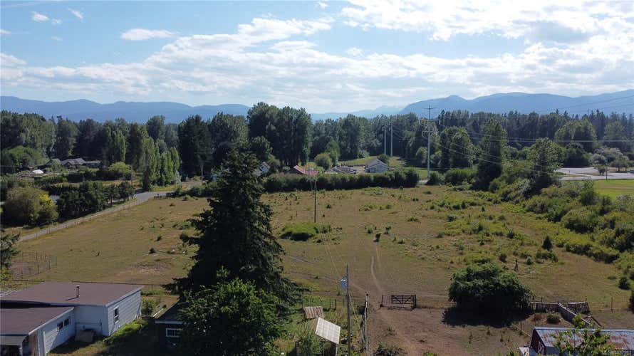 4766 Headquarters Rd, Courtenay BC V9N 9H4