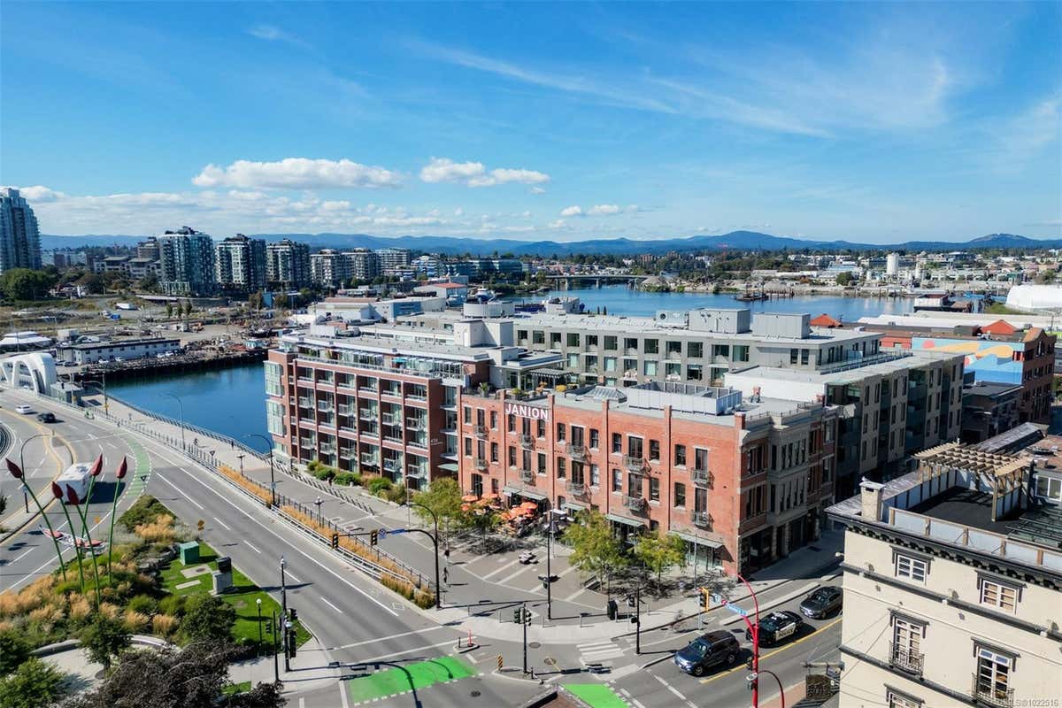 225-1610 STORE ST, VICTORIA, BC V8W 0E3, photo 1