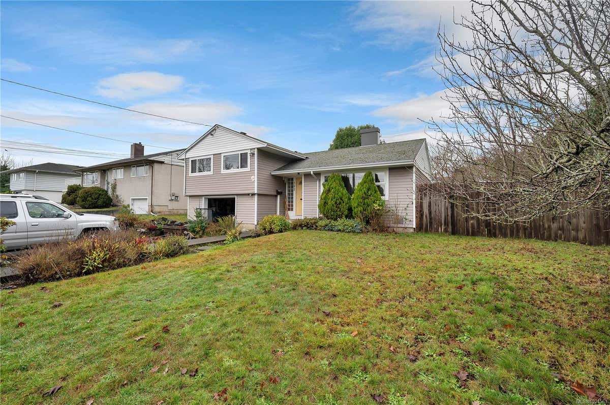 392 THULIN ST, CAMPBELL RIVER, BC V9W 2K8, photo 1