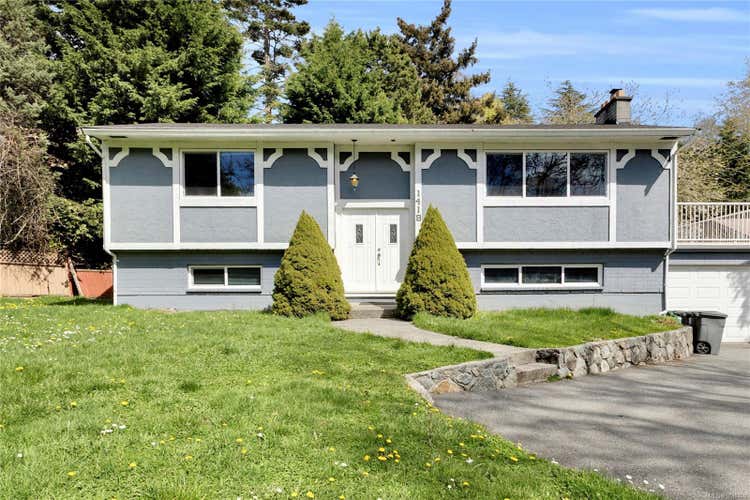 1418 McKenzie Ave, Saanich BC V8N 1A1