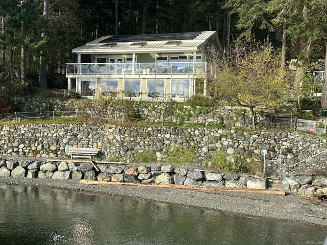 10 McKenzie Cres, Piers Island BC V8L 5Y7