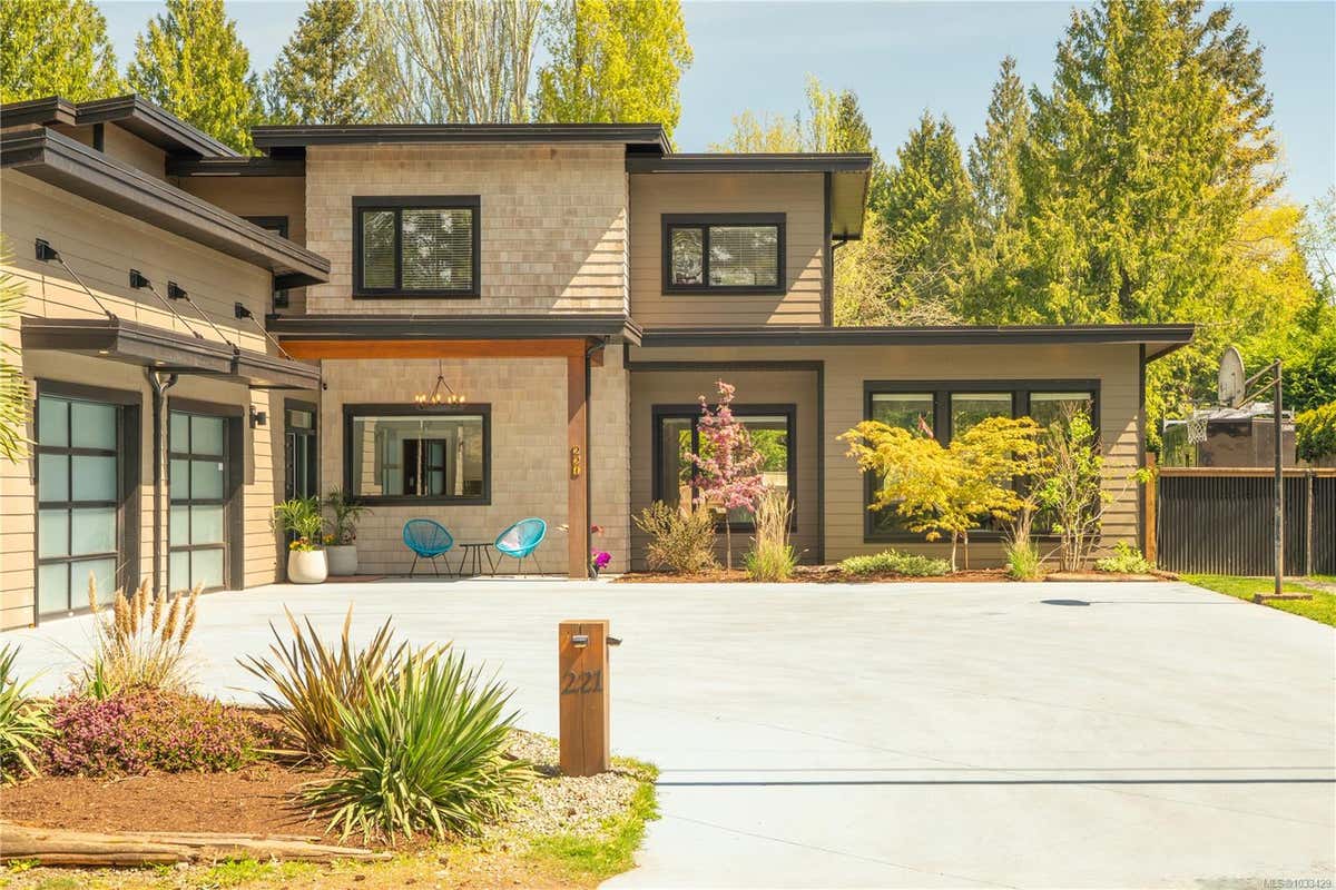 221 HOLLAND RD