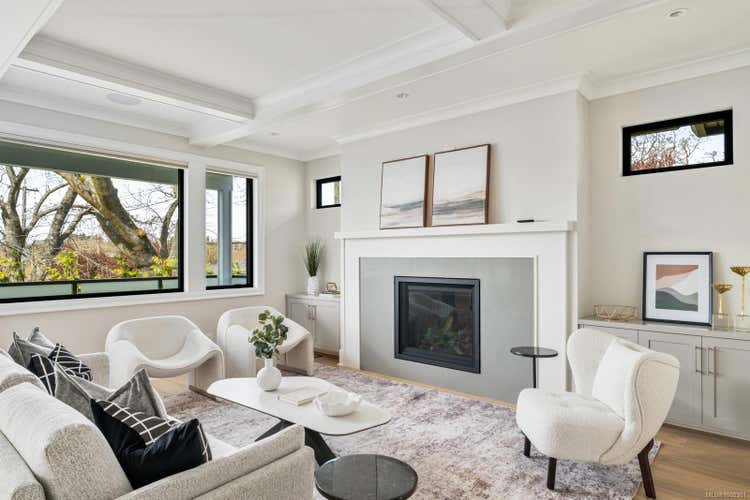 1918 Shotbolt Rd, Victoria BC V8S 1H2