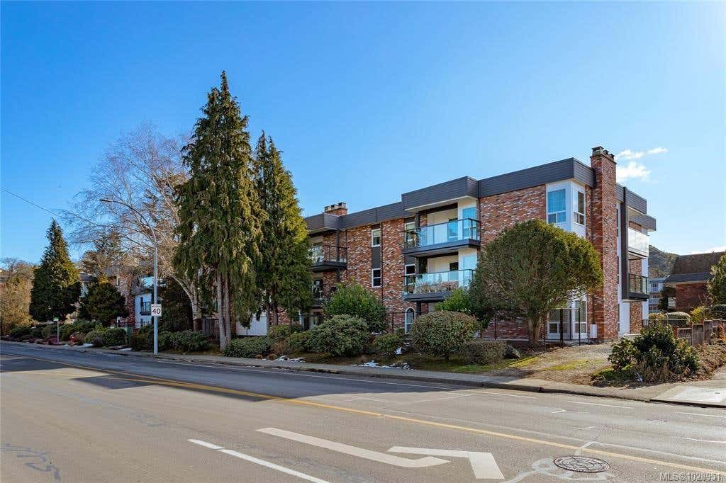 202-1725 CEDAR HILL CROSS RD, SAANICH, BC V8P 2P8, photo 1