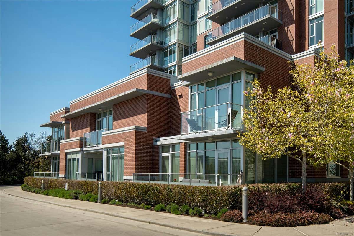 100 Saghalie Rd, Victoria BC V9A 0A1, Victoria, BC V9A 0A1 Townhouse