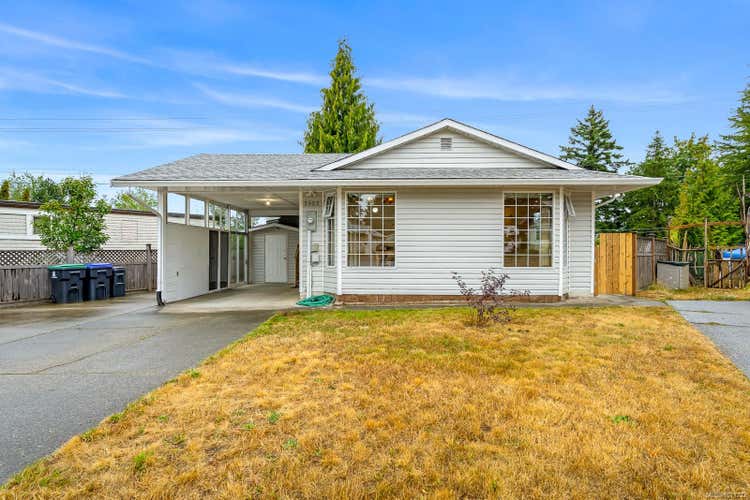 2105 Pemberton Pl, Comox BC V9M 3P8