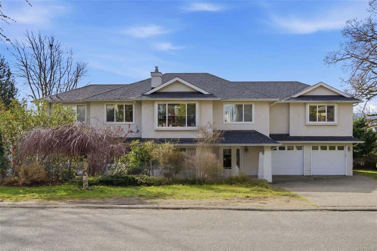1185 Rock St, Saanich BC V8P 2C1