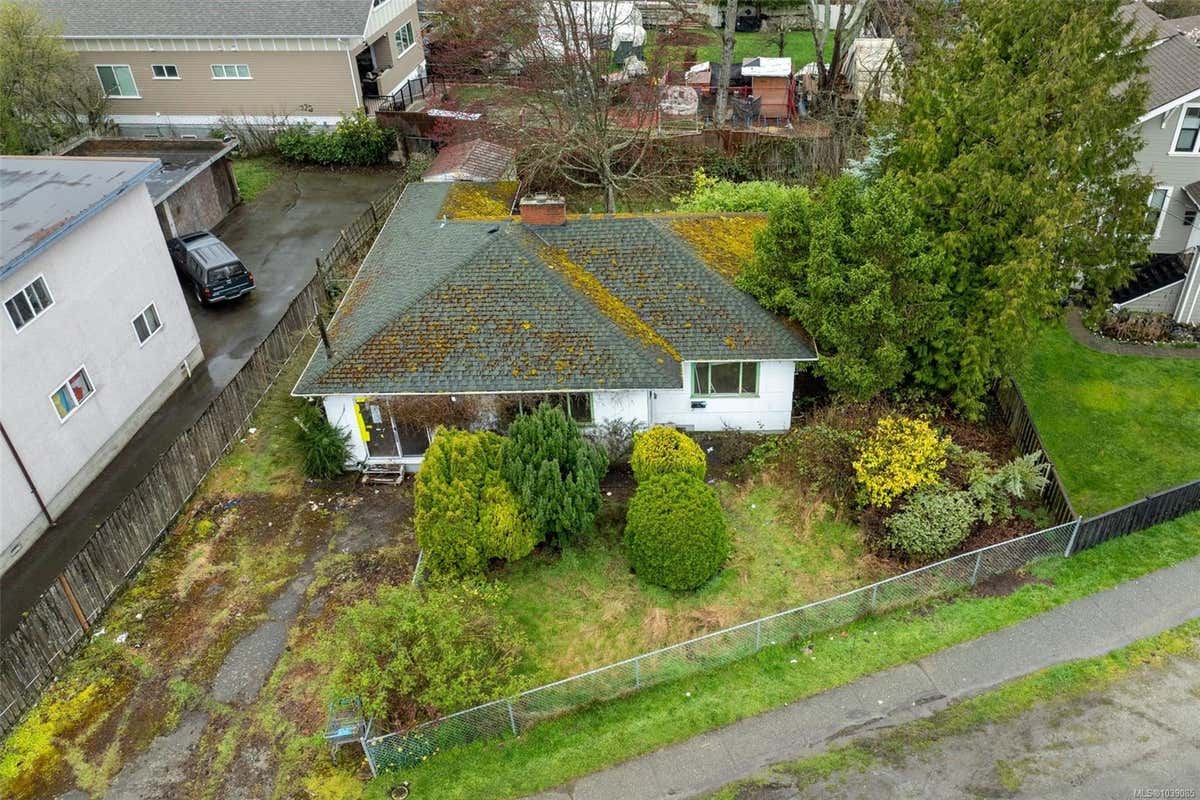 3330 HARRIET RD, SAANICH, BC V8Z 3S4, photo 1