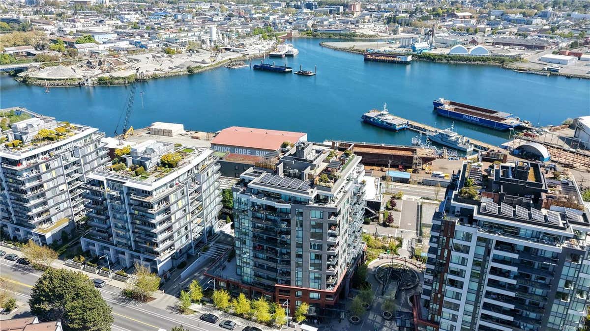 201-369 TYEE RD, VICTORIA, BC V9A 0B6, photo 1