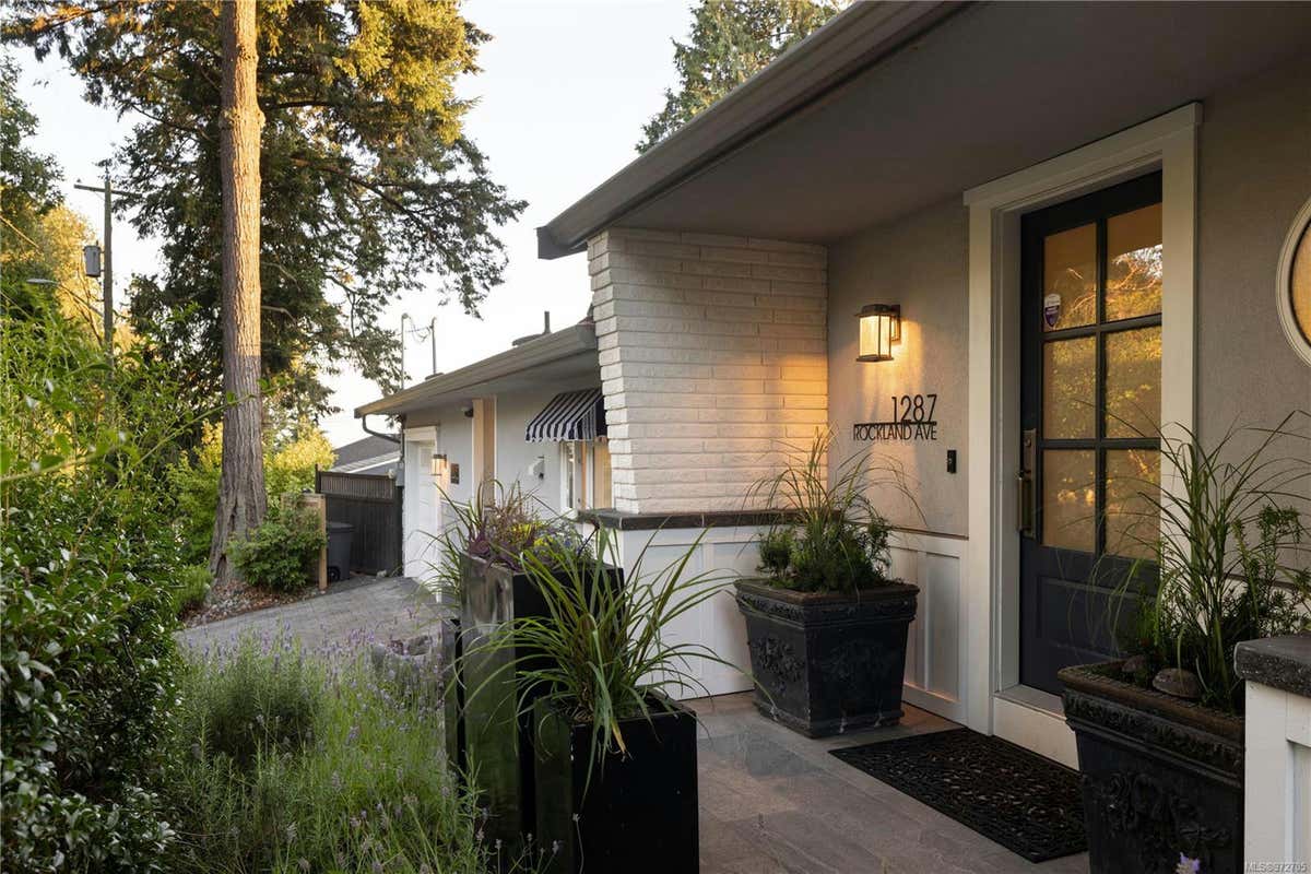 1287 Rockland Ave, Victoria BC V8V 3J3, Victoria, BC V8V 3J3 House For