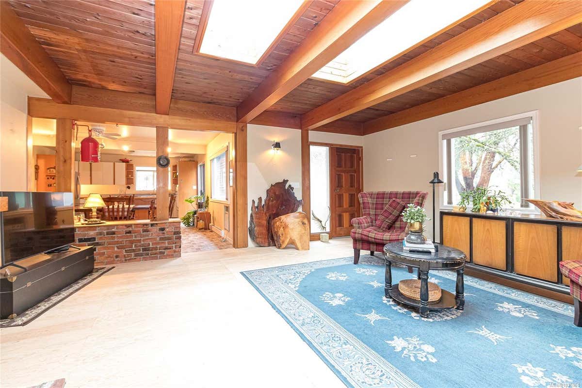 8050 RAE-LEIGH PL