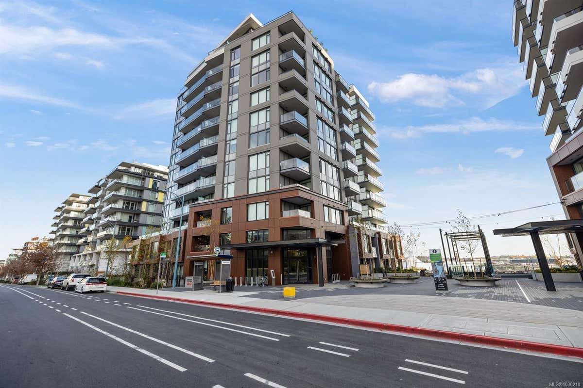 204-369 TYEE RD, VICTORIA, BC V9A 0B6, photo 1