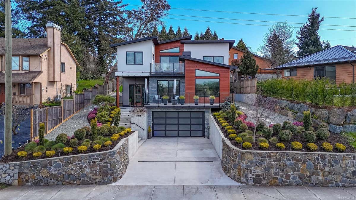 6575 CENTRAL SAANICH RD