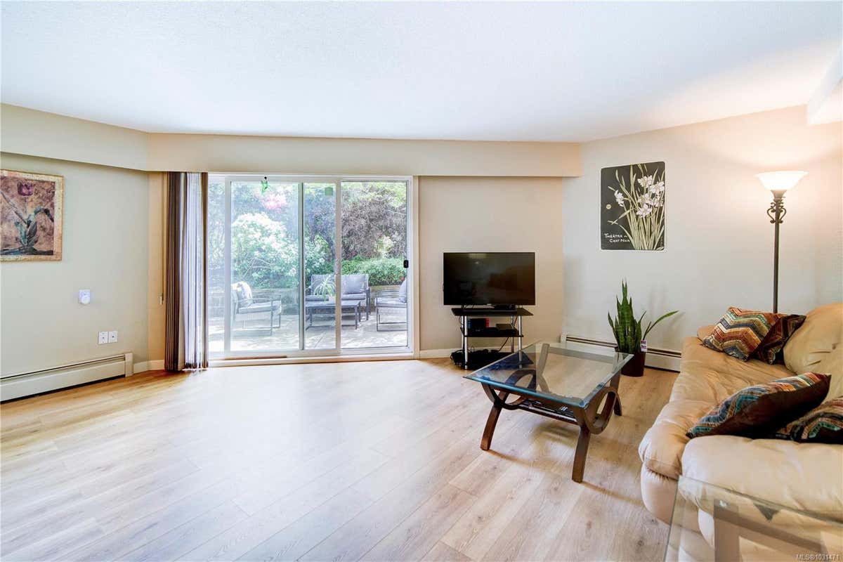 101-3800 QUADRA ST, SAANICH, BC V8X 1H8, photo 1