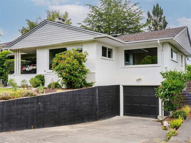2979 Westdowne Rd, Oak Bay BC V8R 5G1
