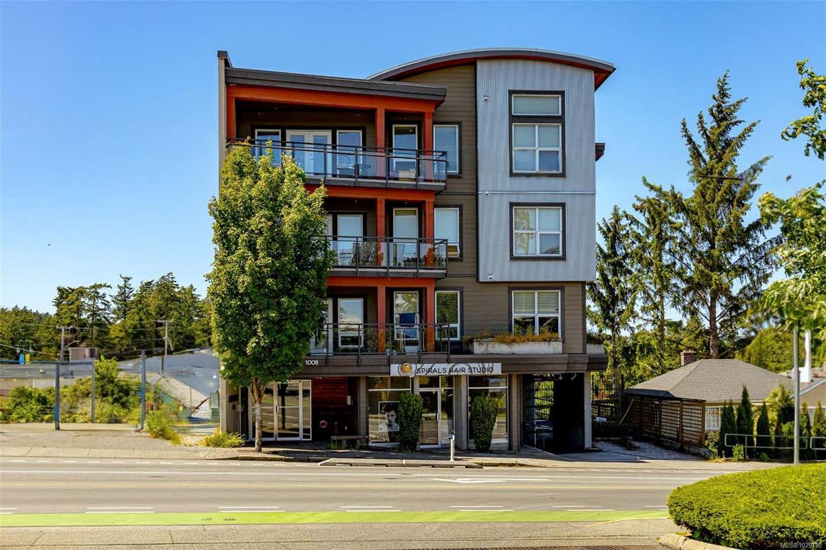 201-1008 TILLICUM RD, ESQUIMALT, BC V9A 1Z8, photo 1