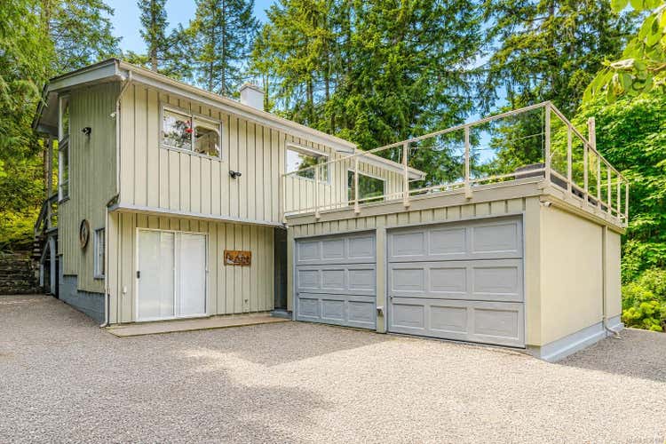 7136 Willis Point Rd, Central Saanich BC V9E 2A1