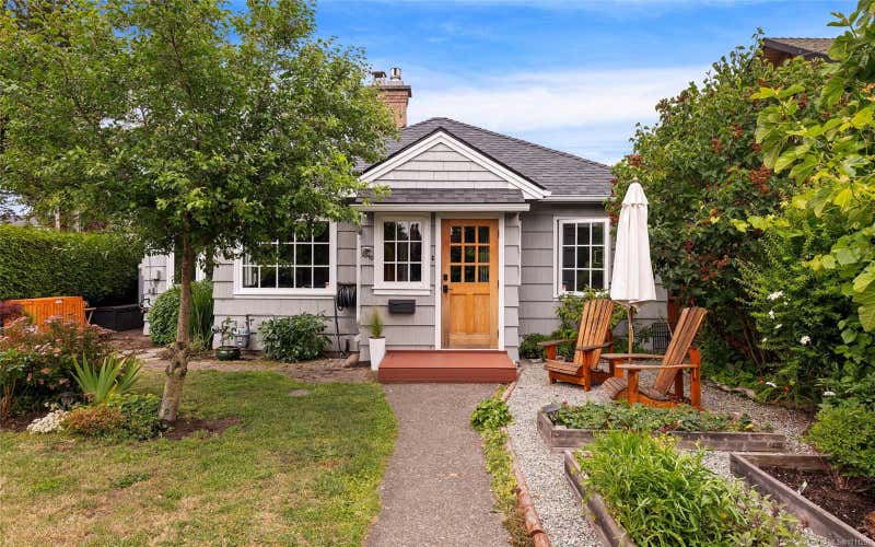 2540 Empire St, Victoria BC V8T 3M6