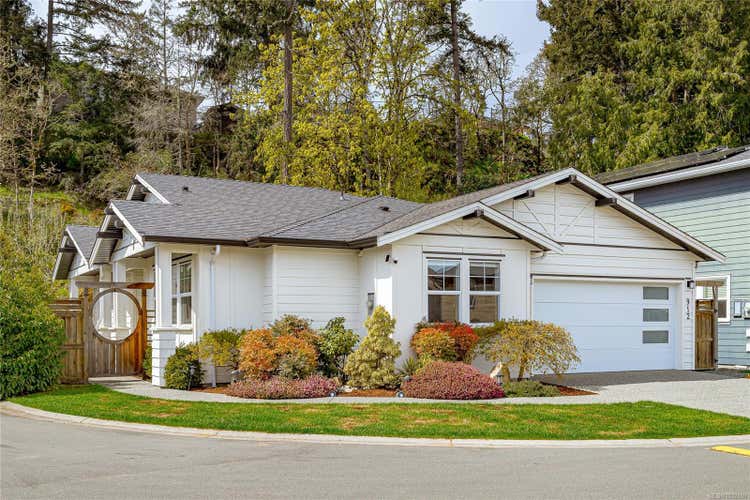 912 Randall Pl, Langford BC V9B 5W1