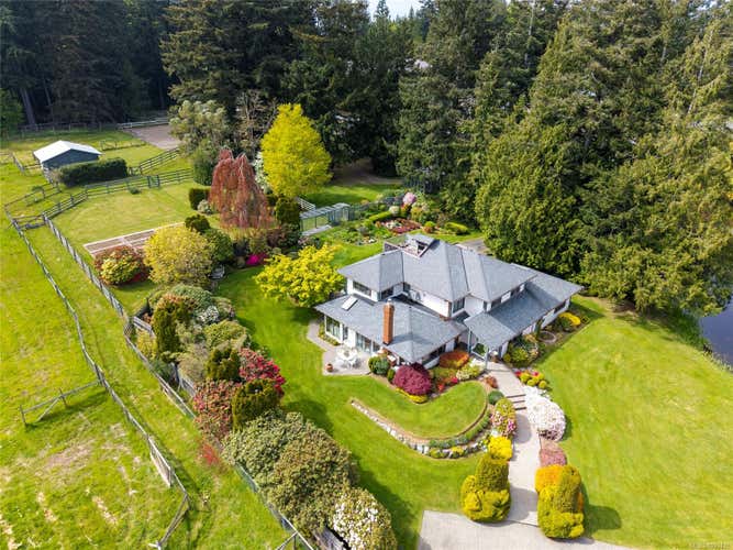 6412 Bryn Rd, Central Saanich BC V8M 1X6