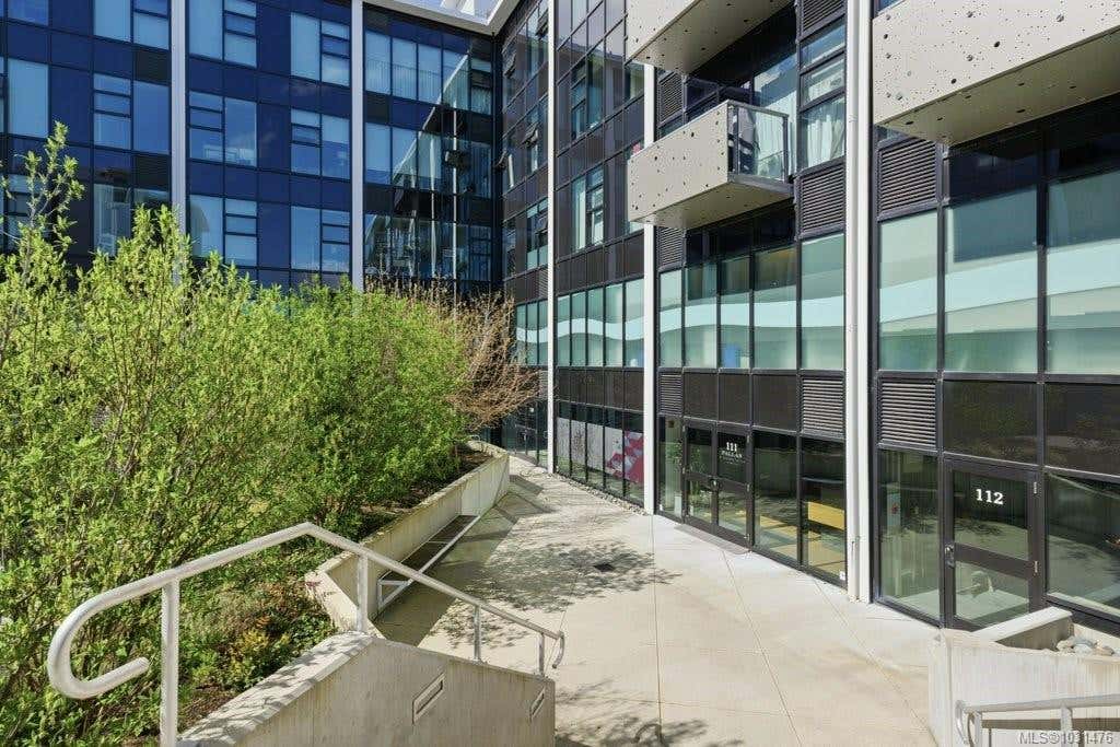 112-1105 PANDORA AVE