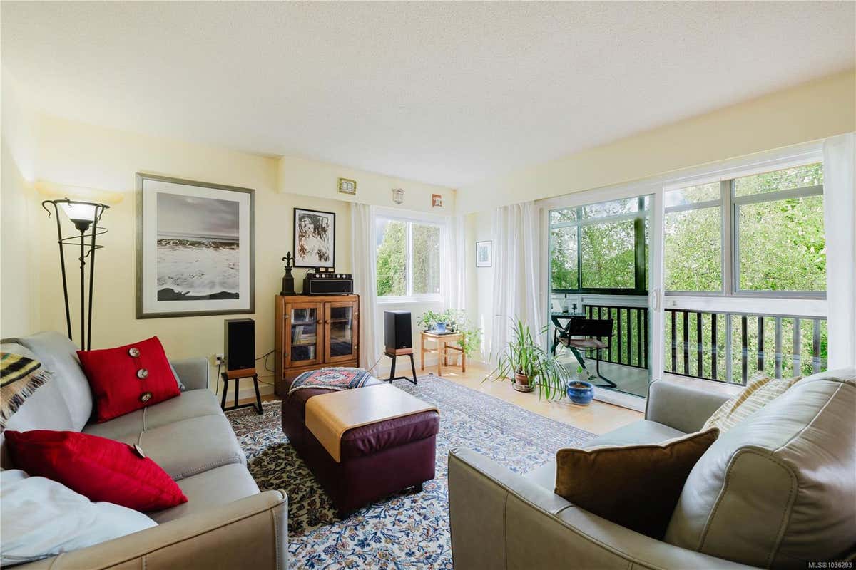 403-1012 COLLINSON ST, VICTORIA, BC V8V 3C1, photo 1