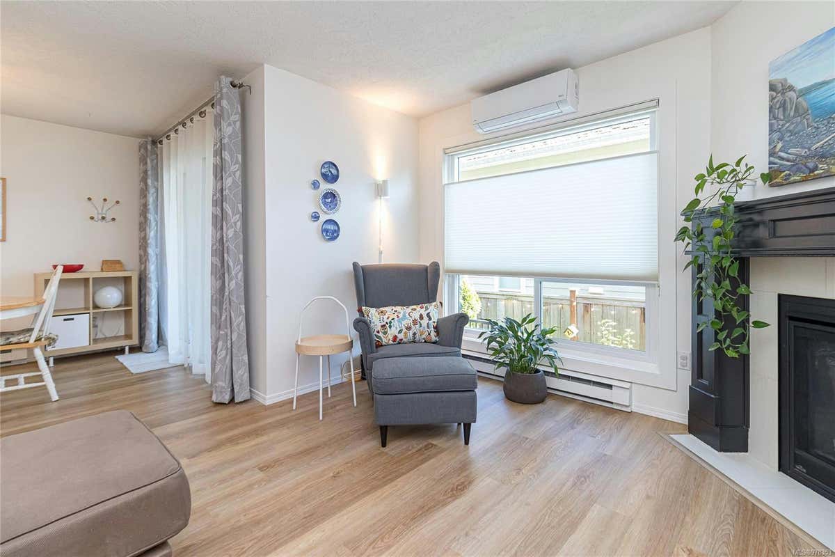 947 Caledonia Ave 7, Victoria BC V8T 1E8, Victoria, BC V8T 1E8